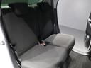 リアシートは足元にとても余裕があります!とても広いのでゆったりくつろげますよ♪是非現車でご体感下さい!