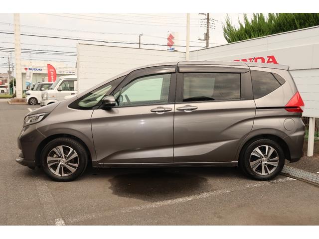 フリード Ｇ　認定中古車　リヤカメラ付インターナビ　ＥＴＣ　前後ドライブレコーダー　オートリトラミラー　シートヒーター　１５インチアルミ　ワンオーナー　禁煙車　Ａクルーズ　記録簿　３列シート　カーテンエアバック（5枚目）