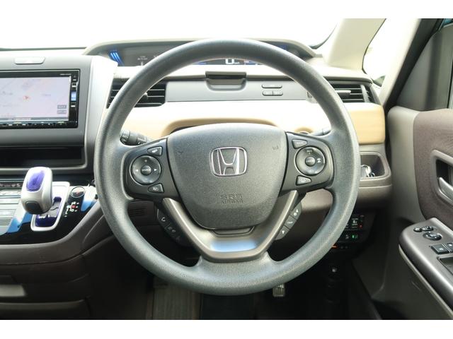 フリードハイブリッド ハイブリッド・Ｇホンダセンシング　軽減ブレーキ　キーフリーシステム　１オ－ナ－　記録簿　ＤＶＤ再生可能　ＥＣＯＮ　禁煙　後カメラ　Ａクルーズ　地デジフルセグＴＶ　ＬＥＤヘッドランプ　横滑防止　ＥＴＣ付（30枚目）