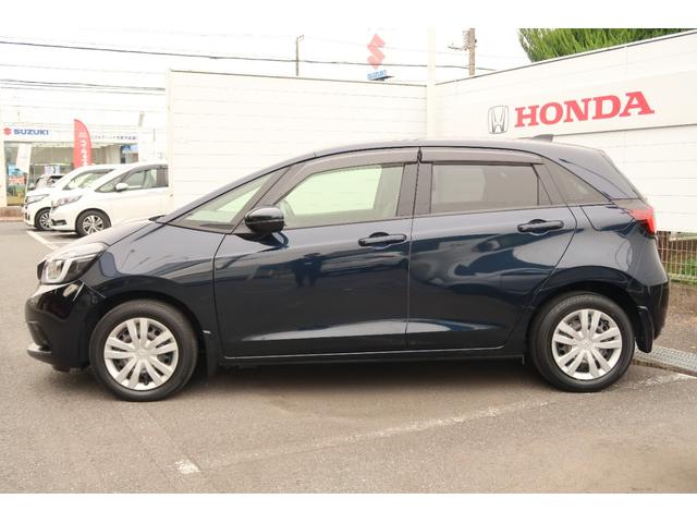 フィット ホーム　認定中古車　リヤカメラ付インターナビ　オートリトラミラー　パーキングセンサー　ワンオーナー　禁煙車　衝突軽減ブレーキ　リアカメ　ＬＥＤライト　オートライト　クリアランスソナー　フルセグＴＶ　ドラレコ（5枚目）