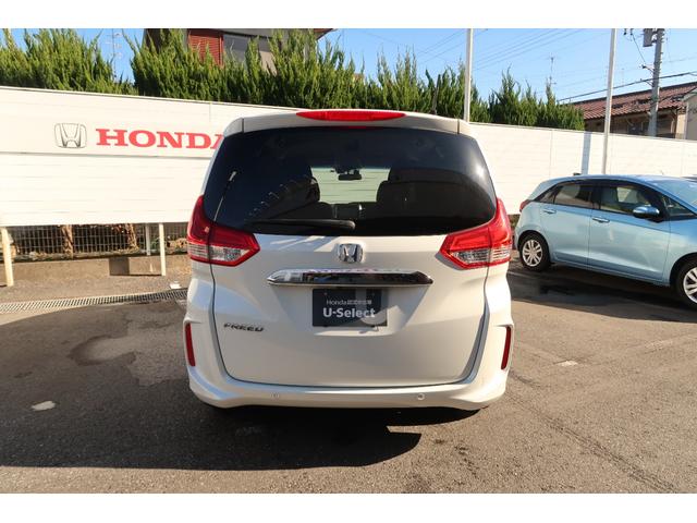 フリード Ｇ・ホンダセンシング　認定中古車　リアカメラ付インターナビ　ドライブレコーダー　シートヒーター　ＥＴＣ　オートリトラミラー　ワンオーナー　禁煙車　Ｆセグ　追突被害軽減ブレーキ　ｉストップ　Ｗエアバッグ　パワーウィンドウ（6枚目）