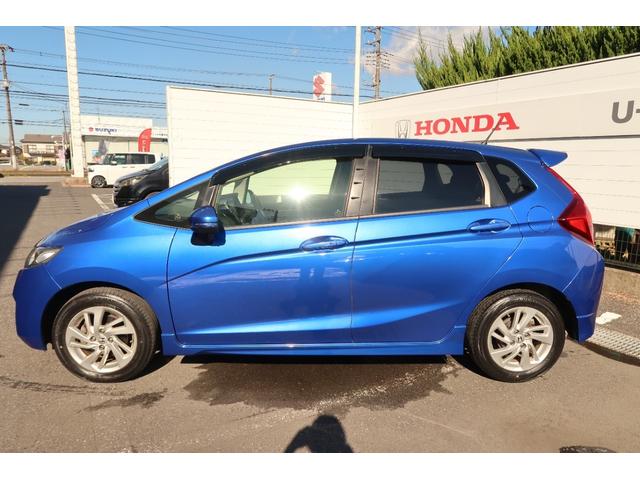 フィット １３Ｇ・Ｓパッケージ　認定中古車　リアカメラ付社外ナビ　社外ドライブレコーダー　１５インチアルミ　ＥＴＣ　ワンオーナー　禁煙車　カーテンエアバッグ　ＤＶＤ再生可　キーレス　フルセグテレビ　ナビ＆ＴＶ　オートエアコン　ＡＢＳ（5枚目）