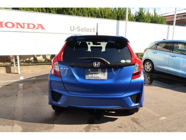 フィット １３Ｇ・Ｓパッケージ　認定中古車　リアカメラ付社外ナビ　社外ドライブレコーダー　１５インチアルミ　ＥＴＣ　ワンオーナー　禁煙車　カーテンエアバッグ　ＤＶＤ再生可　キーレス　フルセグテレビ　ナビ＆ＴＶ　オートエアコン　ＡＢＳ（6枚目）