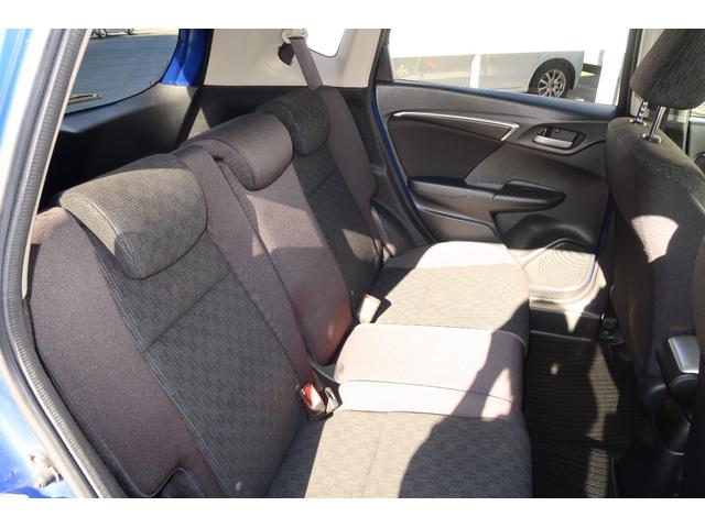 フィット １３Ｇ・Ｓパッケージ　認定中古車　リアカメラ付社外ナビ　社外ドライブレコーダー　１５インチアルミ　ＥＴＣ　ワンオーナー　禁煙車　カーテンエアバッグ　ＤＶＤ再生可　キーレス　フルセグテレビ　ナビ＆ＴＶ　オートエアコン　ＡＢＳ（33枚目）