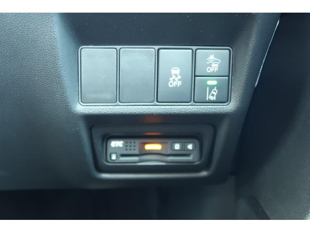 ステップワゴンスパーダ スパーダ・クールスピリットホンダセンシング サイドエアバック スマートキ 左右電動スライドドア バックモニタ Wエアコン 地TV ナビ&TV 助手席エアバッグ AAC 横滑り防止機能 ターボ車 三列シート ドライブレコーダ シートヒータ ABS(29枚目)