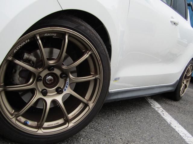 スイフトスポーツ ベースグレード 6速 ターボマニュアル車 TEIN車高調 HKSフラッシュエディター ロッソモデロマフラー モンスタースポーツリアスポイラー トラストフロントリップ アドバンRZ-2 17AW 強化アッパー(4枚目)