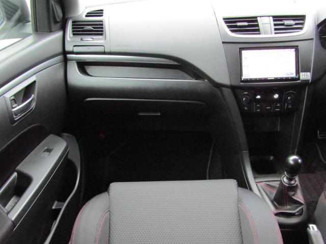 スイフトスポーツ ベースグレード 6速マニュアル車 NA1600cc HIDヘッドライト プッシュスタート 純正17インチアルミホイール モンスターシフトノブ クルコン 電格ミラー KENWOODナビ SDナビ フルセグTV視聴(24枚目)