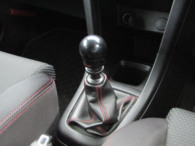 スイフトスポーツ ベースグレード 6速マニュアル車 NA1600cc HIDヘッドライト プッシュスタート 純正17インチアルミホイール モンスターシフトノブ クルコン 電格ミラー KENWOODナビ SDナビ フルセグTV視聴(28枚目)