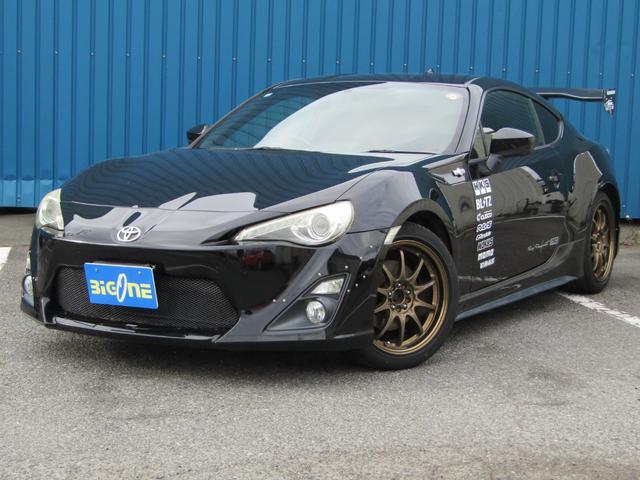 ８６ ＧＴ　６速　マニュアル　ＨＫＳ車高調　エアロ　ＲＡＹＳ　ＣＥ２８ＡＷ　トラストマフラー　ＧＴウィング　Ｂｌｕｅｔｏｏｔｈ対応　ストラーダナビ　ＥＴＣ　フルセグ　スマートキー（2枚目）