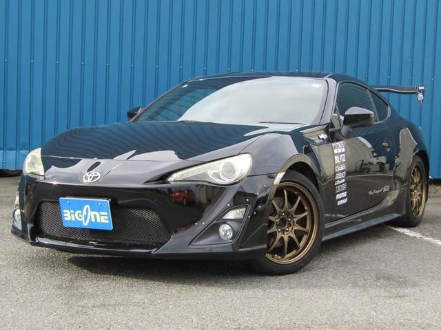 ８６ ＧＴ　６速　マニュアル　ＨＫＳ車高調　エアロ　ＲＡＹＳ　ＣＥ２８ＡＷ　トラストマフラー　ＧＴウィング　Ｂｌｕｅｔｏｏｔｈ対応　ストラーダナビ　ＥＴＣ　フルセグ　スマートキー（8枚目）