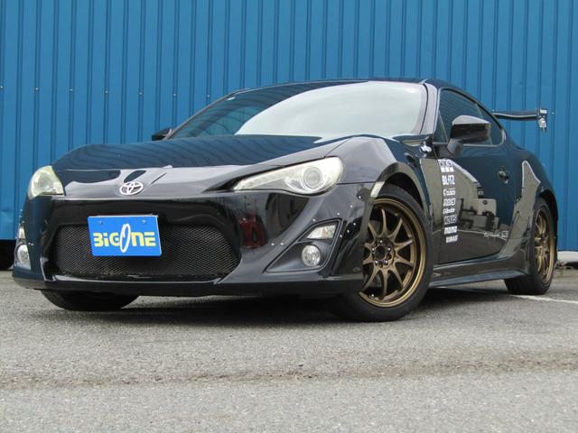 ８６ ＧＴ　６速　マニュアル　ＨＫＳ車高調　エアロ　ＲＡＹＳ　ＣＥ２８ＡＷ　トラストマフラー　ＧＴウィング　Ｂｌｕｅｔｏｏｔｈ対応　ストラーダナビ　ＥＴＣ　フルセグ　スマートキー（9枚目）