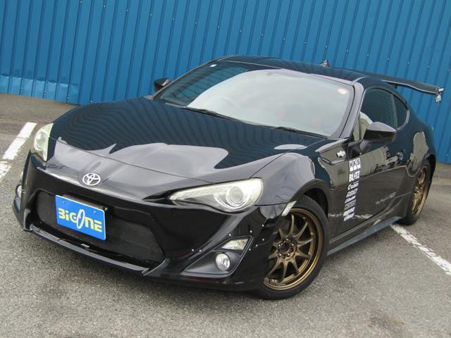 ８６ ＧＴ　６速　マニュアル　ＨＫＳ車高調　エアロ　ＲＡＹＳ　ＣＥ２８ＡＷ　トラストマフラー　ＧＴウィング　Ｂｌｕｅｔｏｏｔｈ対応　ストラーダナビ　ＥＴＣ　フルセグ　スマートキー（10枚目）