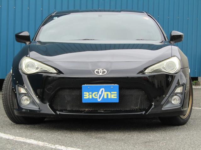 ８６ ＧＴ　６速　マニュアル　ＨＫＳ車高調　エアロ　ＲＡＹＳ　ＣＥ２８ＡＷ　トラストマフラー　ＧＴウィング　Ｂｌｕｅｔｏｏｔｈ対応　ストラーダナビ　ＥＴＣ　フルセグ　スマートキー（11枚目）