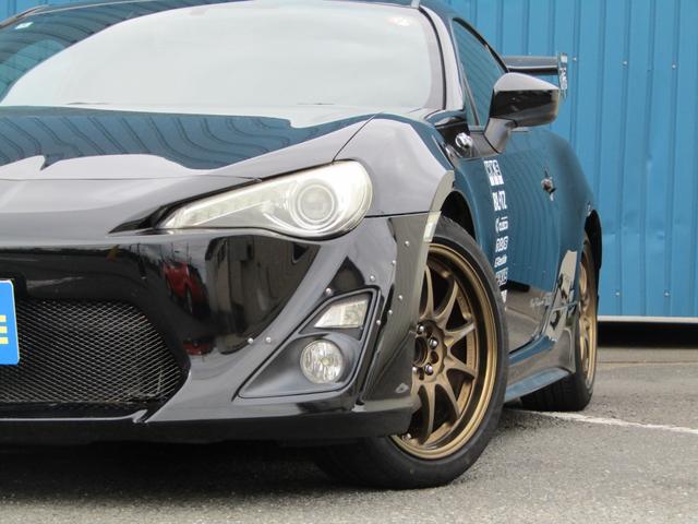 ８６ ＧＴ　６速　マニュアル　ＨＫＳ車高調　エアロ　ＲＡＹＳ　ＣＥ２８ＡＷ　トラストマフラー　ＧＴウィング　Ｂｌｕｅｔｏｏｔｈ対応　ストラーダナビ　ＥＴＣ　フルセグ　スマートキー（12枚目）