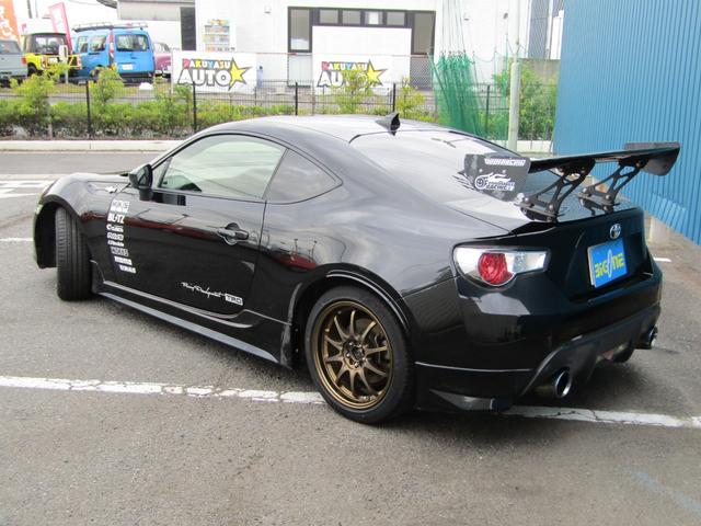 ８６ ＧＴ　６速　マニュアル　ＨＫＳ車高調　エアロ　ＲＡＹＳ　ＣＥ２８ＡＷ　トラストマフラー　ＧＴウィング　Ｂｌｕｅｔｏｏｔｈ対応　ストラーダナビ　ＥＴＣ　フルセグ　スマートキー（18枚目）