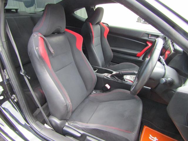 ８６ ＧＴ　６速　マニュアル　ＨＫＳ車高調　エアロ　ＲＡＹＳ　ＣＥ２８ＡＷ　トラストマフラー　ＧＴウィング　Ｂｌｕｅｔｏｏｔｈ対応　ストラーダナビ　ＥＴＣ　フルセグ　スマートキー（23枚目）