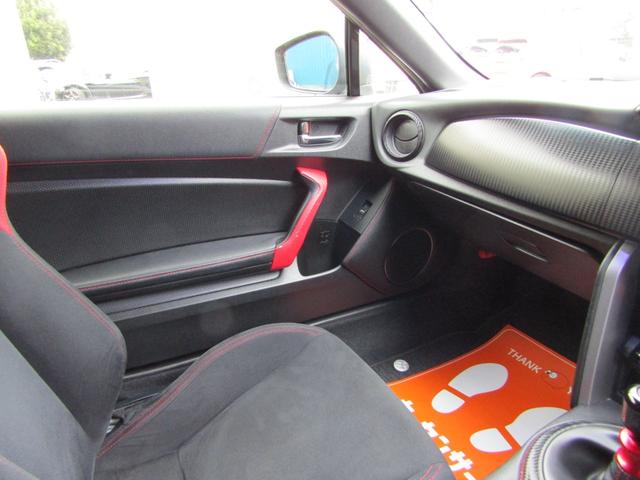 ８６ ＧＴ　６速　マニュアル　ＨＫＳ車高調　エアロ　ＲＡＹＳ　ＣＥ２８ＡＷ　トラストマフラー　ＧＴウィング　Ｂｌｕｅｔｏｏｔｈ対応　ストラーダナビ　ＥＴＣ　フルセグ　スマートキー（24枚目）