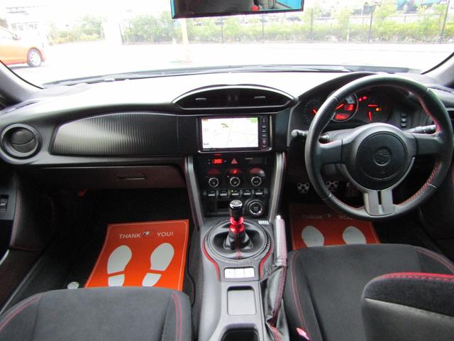 ８６ ＧＴ　６速　マニュアル　ＨＫＳ車高調　エアロ　ＲＡＹＳ　ＣＥ２８ＡＷ　トラストマフラー　ＧＴウィング　Ｂｌｕｅｔｏｏｔｈ対応　ストラーダナビ　ＥＴＣ　フルセグ　スマートキー（26枚目）