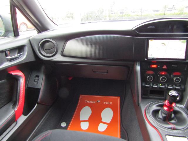 ８６ ＧＴ　６速　マニュアル　ＨＫＳ車高調　エアロ　ＲＡＹＳ　ＣＥ２８ＡＷ　トラストマフラー　ＧＴウィング　Ｂｌｕｅｔｏｏｔｈ対応　ストラーダナビ　ＥＴＣ　フルセグ　スマートキー（27枚目）