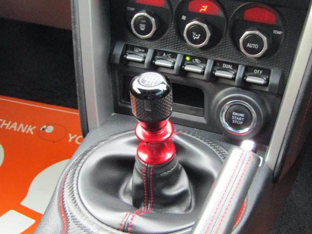８６ ＧＴ　６速　マニュアル　ＨＫＳ車高調　エアロ　ＲＡＹＳ　ＣＥ２８ＡＷ　トラストマフラー　ＧＴウィング　Ｂｌｕｅｔｏｏｔｈ対応　ストラーダナビ　ＥＴＣ　フルセグ　スマートキー（29枚目）