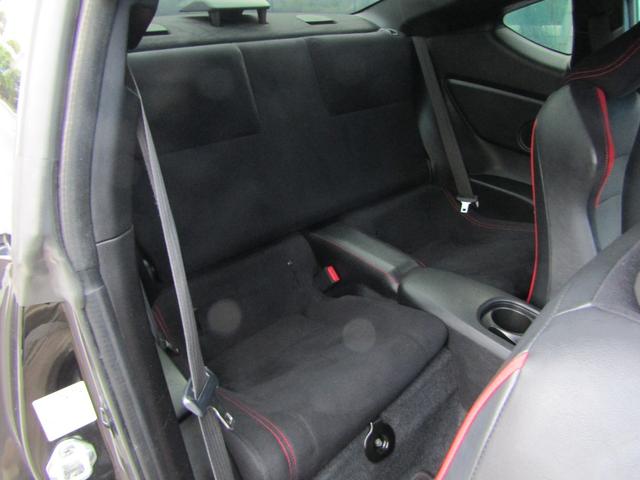 ８６ ＧＴ　６速　マニュアル　ＨＫＳ車高調　エアロ　ＲＡＹＳ　ＣＥ２８ＡＷ　トラストマフラー　ＧＴウィング　Ｂｌｕｅｔｏｏｔｈ対応　ストラーダナビ　ＥＴＣ　フルセグ　スマートキー（41枚目）