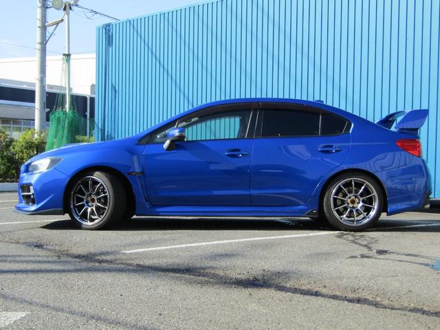 ドリンクは何杯でも飲み放題です！小さなお子様はキッズスペースで遊ぶ事も出来ますし、必要がございましたらスタッフがお子様のお相手をさせて頂きます。どうぞ気兼ね無くご家族の皆様でご来店下さい。