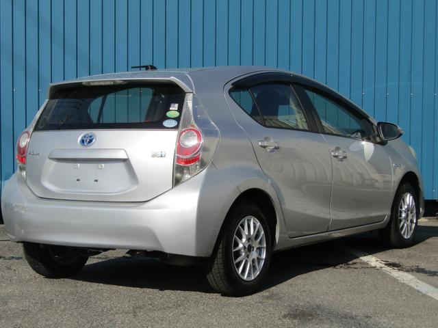 アクア Ｌ　ユーザー買取車　社外アルミ　ＥＴＣ　オートエアコン　キーレスキー　前席パワーウインドウ　後席ＩＳＯＦＩＸシート　電動格納ミラー　５人乗り（2枚目）