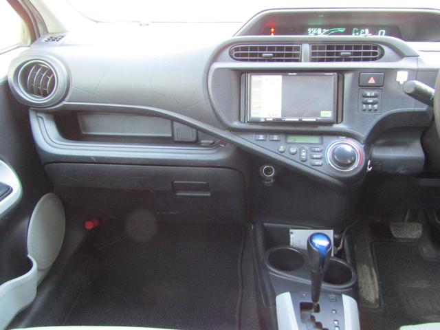 アクア Ｌ　ユーザー買取車　社外アルミ　ＥＴＣ　オートエアコン　キーレスキー　前席パワーウインドウ　後席ＩＳＯＦＩＸシート　電動格納ミラー　５人乗り（16枚目）