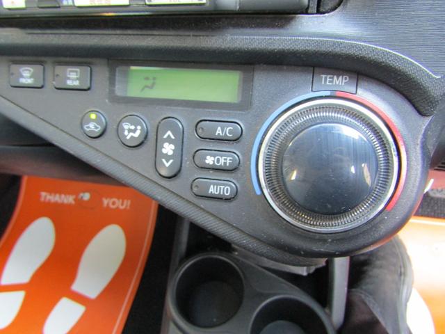 アクア Ｌ　ユーザー買取車　社外アルミ　ＥＴＣ　オートエアコン　キーレスキー　前席パワーウインドウ　後席ＩＳＯＦＩＸシート　電動格納ミラー　５人乗り（22枚目）