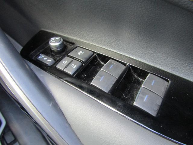 カローラツーリング ダブルバイビー　６速　ターボ　マニュアル車　ディスプレイオーディオ　バックカメラ　レーダークルーズ　トヨタセーフティセンス　衝突軽減システム　電子パーキング　スマートキー　　ハーフレザーシート　ＬＥＤヘッドライト（40枚目）