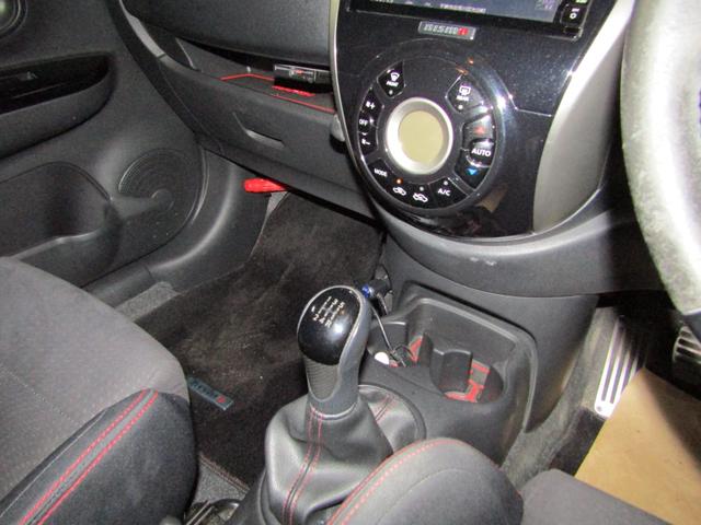 ドリンクは何杯でも飲み放題です！小さなお子様はキッズスペースで遊ぶ事も出来ますし、必要がございましたらスタッフがお子様のお相手をさせて頂きます。どうぞ気兼ね無くご家族の皆様でご来店下さい。