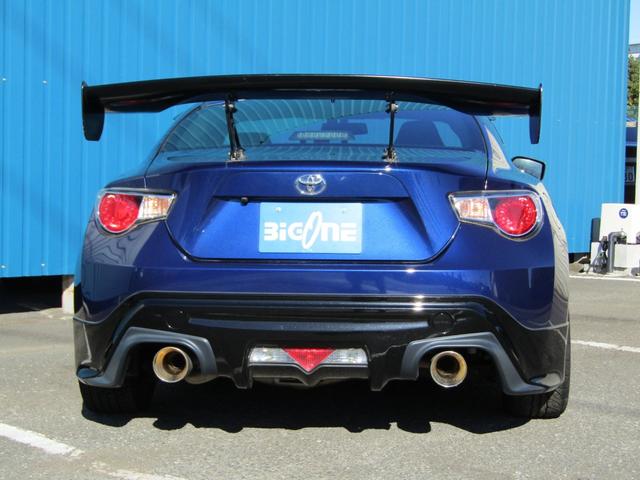 86 GT 6速 マニュアル フルエアロ フジツボマフラー 大型ウイング バックカメラ Bluetooth対応 純正ナビ 地デジ視聴 CD再生 ETC スマキー プッシュスタート ドラレコ HIDヘッドライト(57枚目)