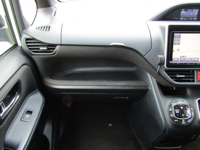 ノア ハイブリッドＧ　ユーザー買取車　パワスラ　フリップダウンモニター　Ｂｌｕｅｔｏｏｔｈ対応　純正ナビ　ＣＤ・ＤＶＤ　フルセグ視聴　モデリスタエアロ　シートヒーター　ビルトインＥＴＣ　社外ＡＷ　プッシュスタート　スマキー（28枚目）