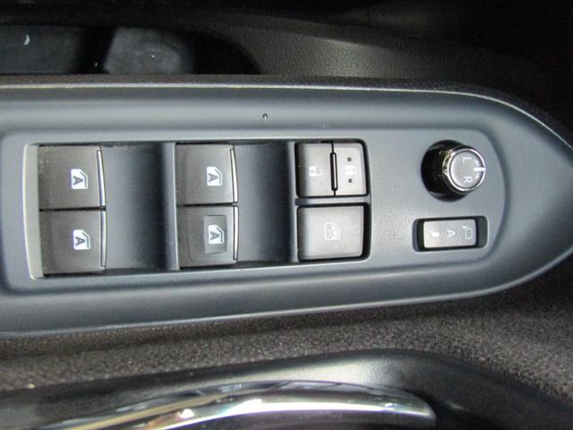 ノア ハイブリッドＧ　ユーザー買取車　パワスラ　フリップダウンモニター　Ｂｌｕｅｔｏｏｔｈ対応　純正ナビ　ＣＤ・ＤＶＤ　フルセグ視聴　モデリスタエアロ　シートヒーター　ビルトインＥＴＣ　社外ＡＷ　プッシュスタート　スマキー（43枚目）