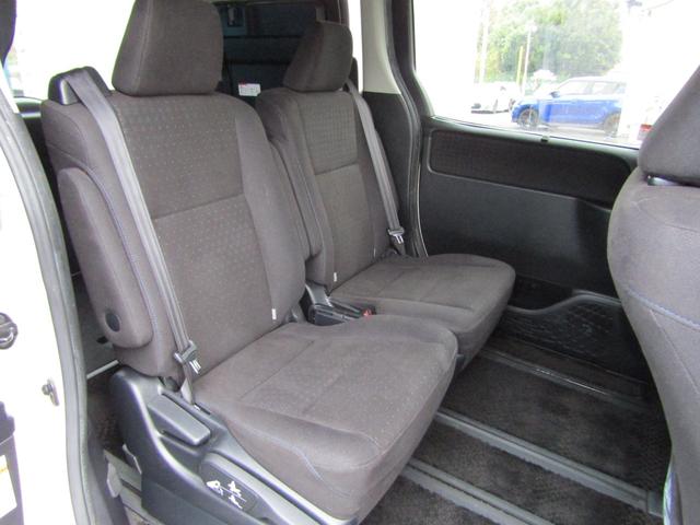 ノア ハイブリッドＧ　ユーザー買取車　パワスラ　フリップダウンモニター　Ｂｌｕｅｔｏｏｔｈ対応　純正ナビ　ＣＤ・ＤＶＤ　フルセグ視聴　モデリスタエアロ　シートヒーター　ビルトインＥＴＣ　社外ＡＷ　プッシュスタート　スマキー（44枚目）