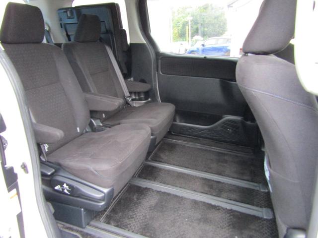 ノア ハイブリッドＧ　ユーザー買取車　パワスラ　フリップダウンモニター　Ｂｌｕｅｔｏｏｔｈ対応　純正ナビ　ＣＤ・ＤＶＤ　フルセグ視聴　モデリスタエアロ　シートヒーター　ビルトインＥＴＣ　社外ＡＷ　プッシュスタート　スマキー（49枚目）