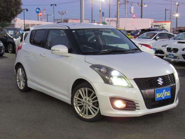 スイフトスポーツ ベースグレード 6速 マニュアル車 PIVOTスロコン ENKEI 17インチホイール デスチャージヘッドランプ Bluetoothオーディオ対応 SDナビ プッシュスタート クルーズコントロール(3枚目)