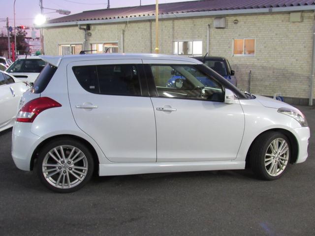 スイフトスポーツ ベースグレード 6速 マニュアル車 PIVOTスロコン ENKEI 17インチホイール デスチャージヘッドランプ Bluetoothオーディオ対応 SDナビ プッシュスタート クルーズコントロール(6枚目)