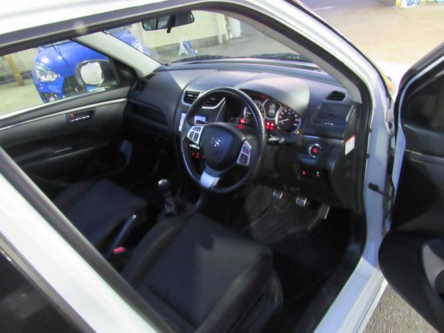 スイフトスポーツ ベースグレード 6速 マニュアル車 PIVOTスロコン ENKEI 17インチホイール デスチャージヘッドランプ Bluetoothオーディオ対応 SDナビ プッシュスタート クルーズコントロール(13枚目)