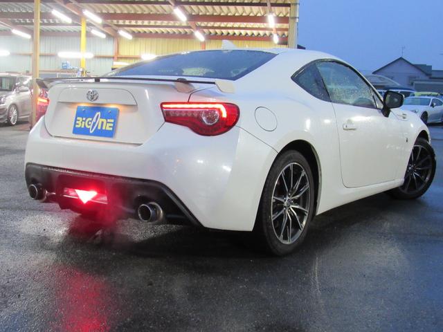 ８６ ＧＴリミテッド　後期型　６速　マニュアル車　ＨＫＳマフラー　純正アルミ　　純正ナビ　フルセグＴＶ　プッシュスタート　スマートキー（2枚目）