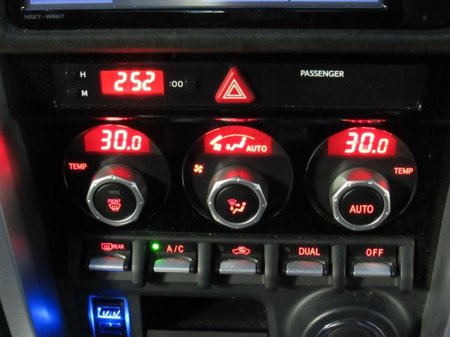 ８６ ＧＴリミテッド　後期型　６速　マニュアル車　ＨＫＳマフラー　純正アルミ　　純正ナビ　フルセグＴＶ　プッシュスタート　スマートキー（20枚目）