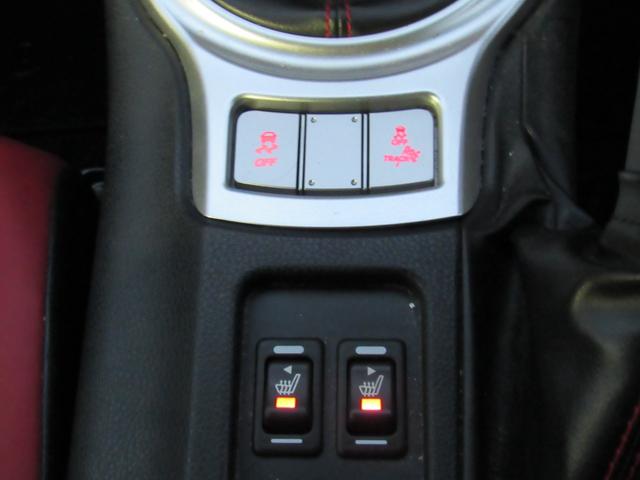 ８６ ＧＴリミテッド　後期型　６速　マニュアル車　ＨＫＳマフラー　純正アルミ　　純正ナビ　フルセグＴＶ　プッシュスタート　スマートキー（22枚目）