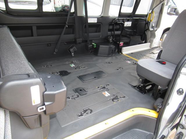 福祉車両 ウェルキャブ リアリフト 9人車いす4基固定 電動固定装置 電動ステップ SDナビ バックカメラ キーレス(6枚目)