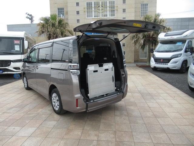 ヴォクシー Ｘ　福祉車両　ウェルキャブ　スロープ　タイプ２　クラリオンＳＤナビ　バックカメラ　後退防止ベルト　車いす電動固定装置　リア車高降下装置　片側電動スライドドア　トヨタセーフティセンス（31枚目）