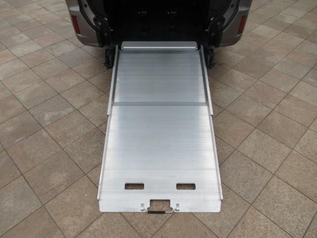 ヴォクシー Ｘ　福祉車両　ウェルキャブ　スロープ　タイプ２　クラリオンＳＤナビ　バックカメラ　後退防止ベルト　車いす電動固定装置　リア車高降下装置　片側電動スライドドア　トヨタセーフティセンス（35枚目）