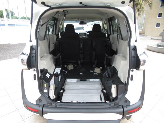 シエンタ Ｇ　福祉車両　ウェルキャブ　タイプ３　スロープ　助手席回転シート　純正ＳＤナビ　バックカメラ　フルセグ　両側電動スライドドア　セーフティセンス　シートヒーター（10枚目）