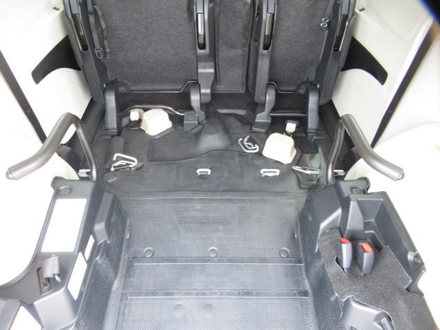 シエンタ Ｇ　福祉車両　ウェルキャブ　タイプ３　スロープ　助手席回転シート　純正ＳＤナビ　バックカメラ　フルセグ　両側電動スライドドア　セーフティセンス　シートヒーター（12枚目）