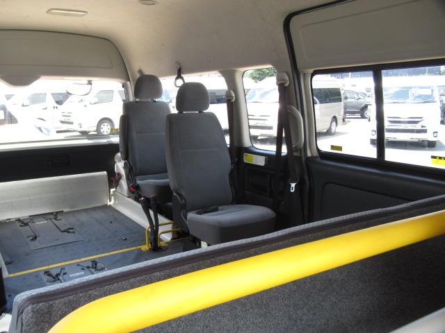 ハイエースコミューター 　福祉車両　ウェルキャブ　リアリフト　Ｄタイプ　車いす４基固定　車いす電動固定装置　電動サイドステップ（14枚目）