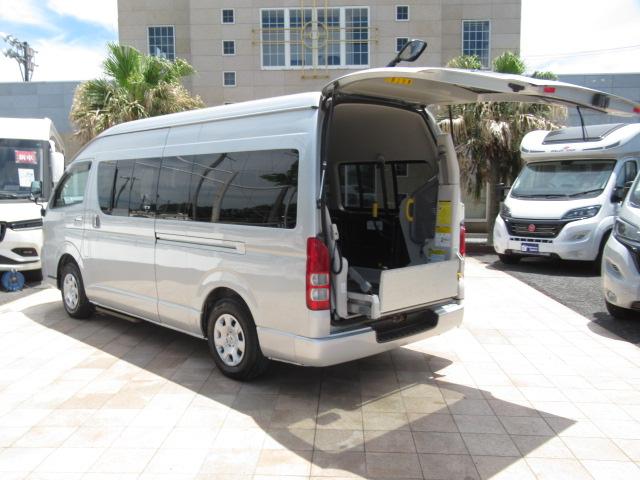 ハイエースコミューター 　福祉車両　ウェルキャブ　リアリフト　Ｄタイプ　車いす４基固定　車いす電動固定装置　電動サイドステップ（28枚目）