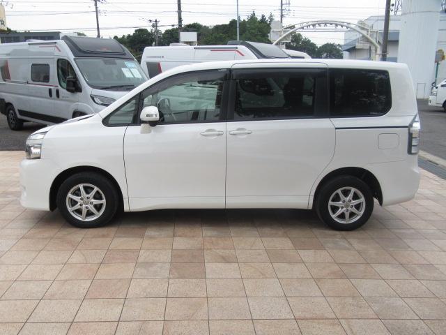 ヴォクシー Ｘ　Ｌエディション　福祉車両　ウェルキャブ　タイプ１　スロープ　４ＷＤ　事業用　サードシート無し　５人乗り　純正ＳＤナビ　バックカメラ　ＥＴＣ　片側電動スライドドア（42枚目）